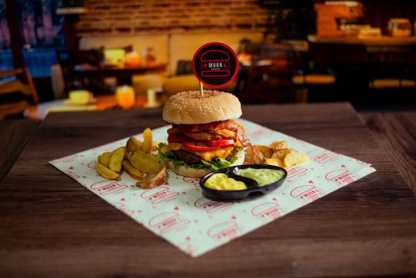 Les Meilleurs Burgers et Poutines à Découvrir à Annecy